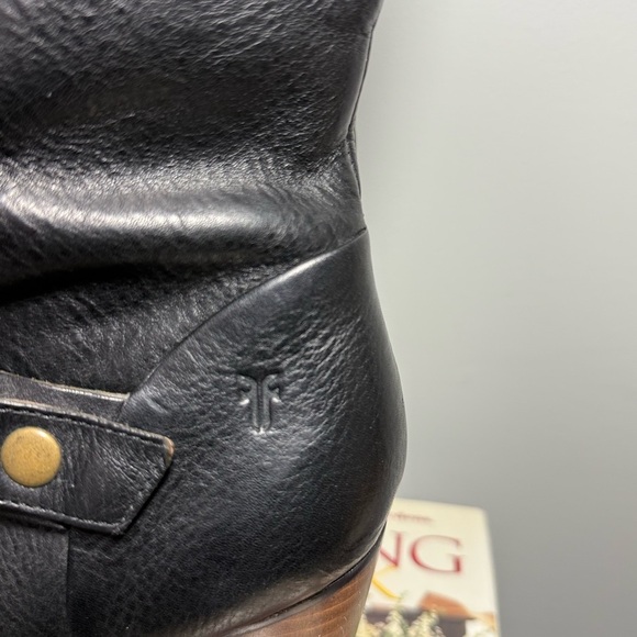 Frye Black Heeled Leather Boots Size 10 Classic Design - Picture 4 of 15
